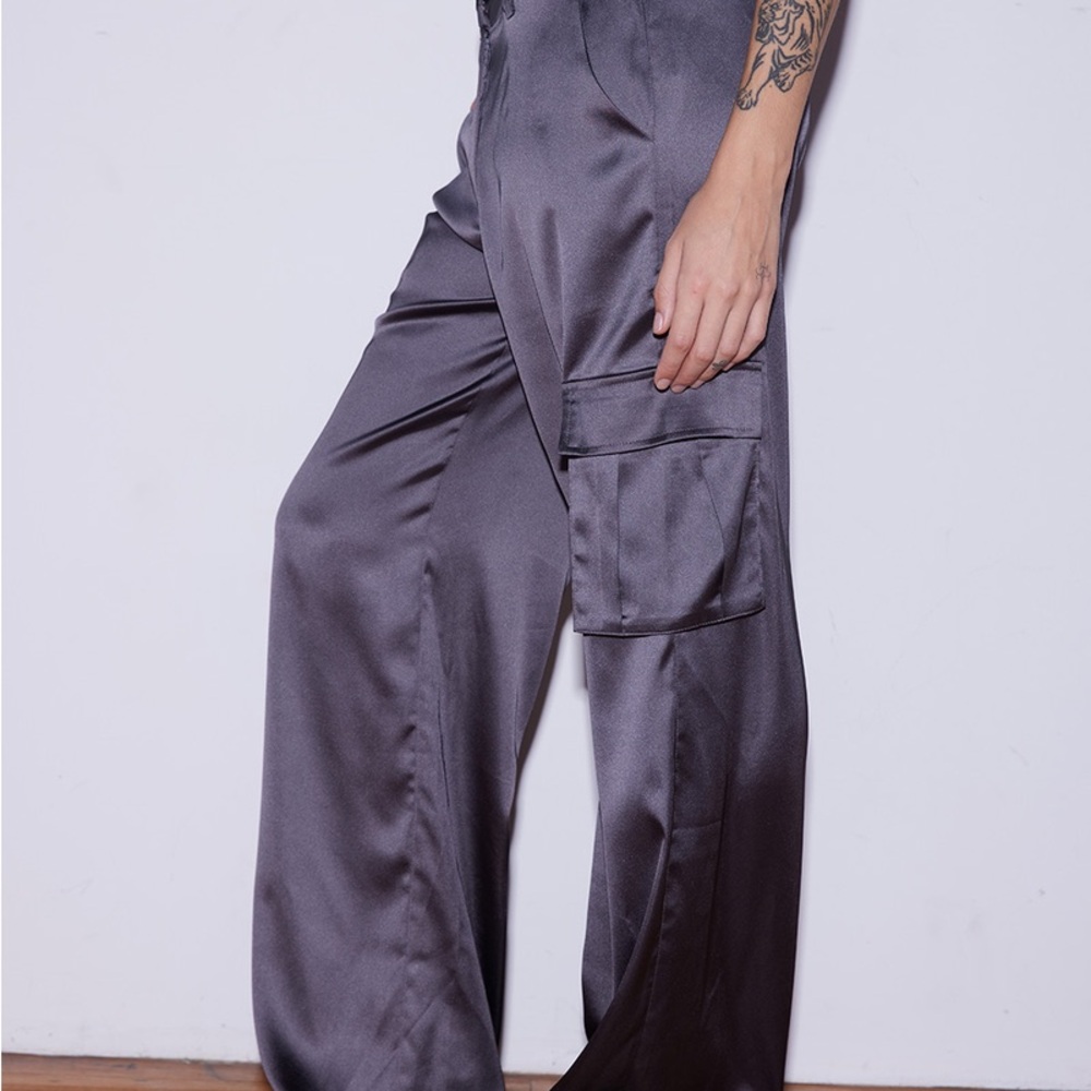 Tilly's Gray Cargo Pants with Sleek Design